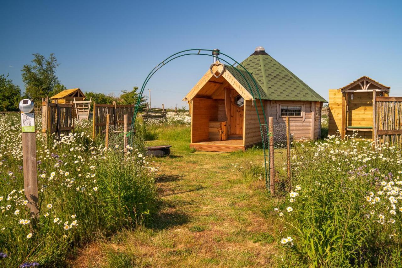 Hatters Meadows Glamping Ely Exterior foto