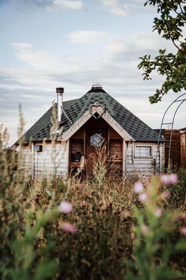 Hatters Meadows Glamping Ely Exterior foto